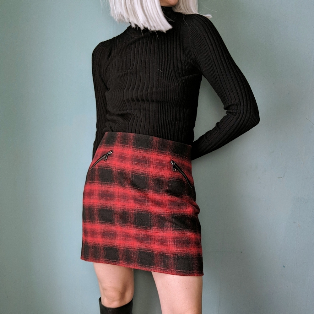 BANANA REPUBLIC Red & Black Plaid Mini Skirt